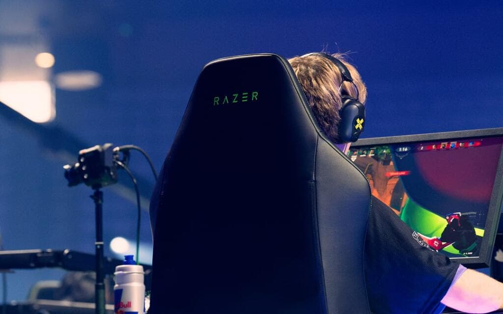 Razer x Karmine Corp ā Razer Iskur V2 NewGen Giveaway